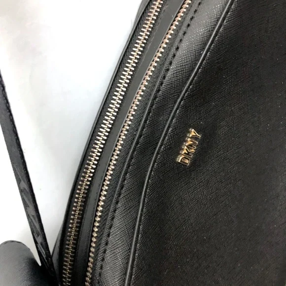 DKNY CROSSBODY BAG NWT $178.00 - Picture 3 of 6